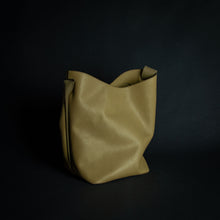 Load image into Gallery viewer, Authentic Deux de Delvaux handbag in grained leather with dark silver-toned hardware.