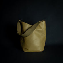 Load image into Gallery viewer, Authentic Deux de Delvaux handbag in grained leather with dark silver-toned hardware.