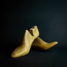 Load image into Gallery viewer, Vintage wooden mold for women's shoes, left and right pair, size 40