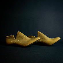 Load image into Gallery viewer, Vintage wooden mold for women's shoes, left and right pair, size 40